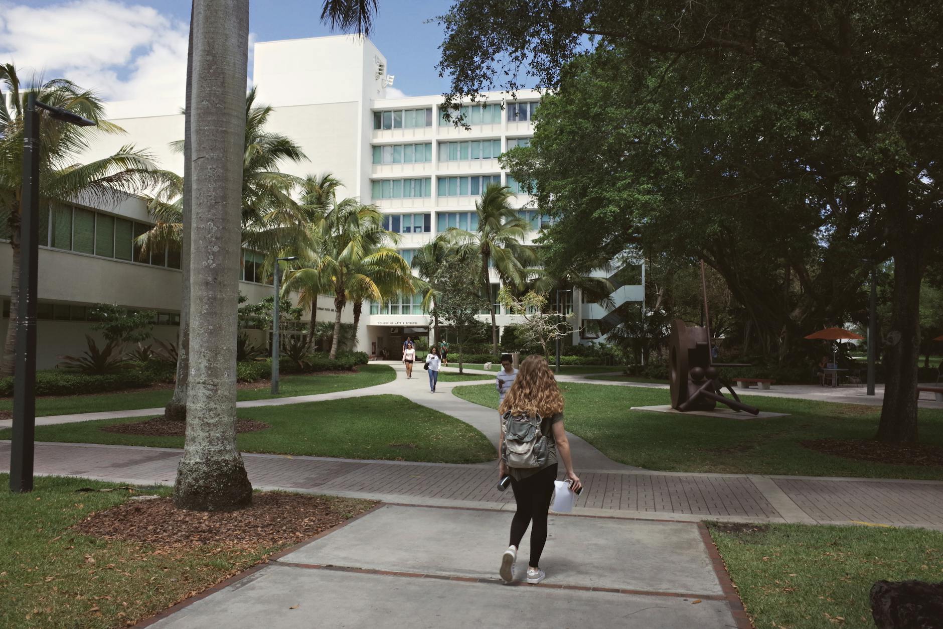 A vibrant university campus scene in Coral Gables, Florida showcasing college life on a sunny day — TransferCredit.org